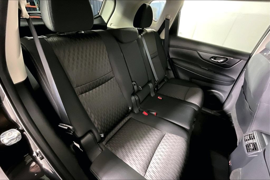 Used 2020 Nissan Rogue SV FWD image 35