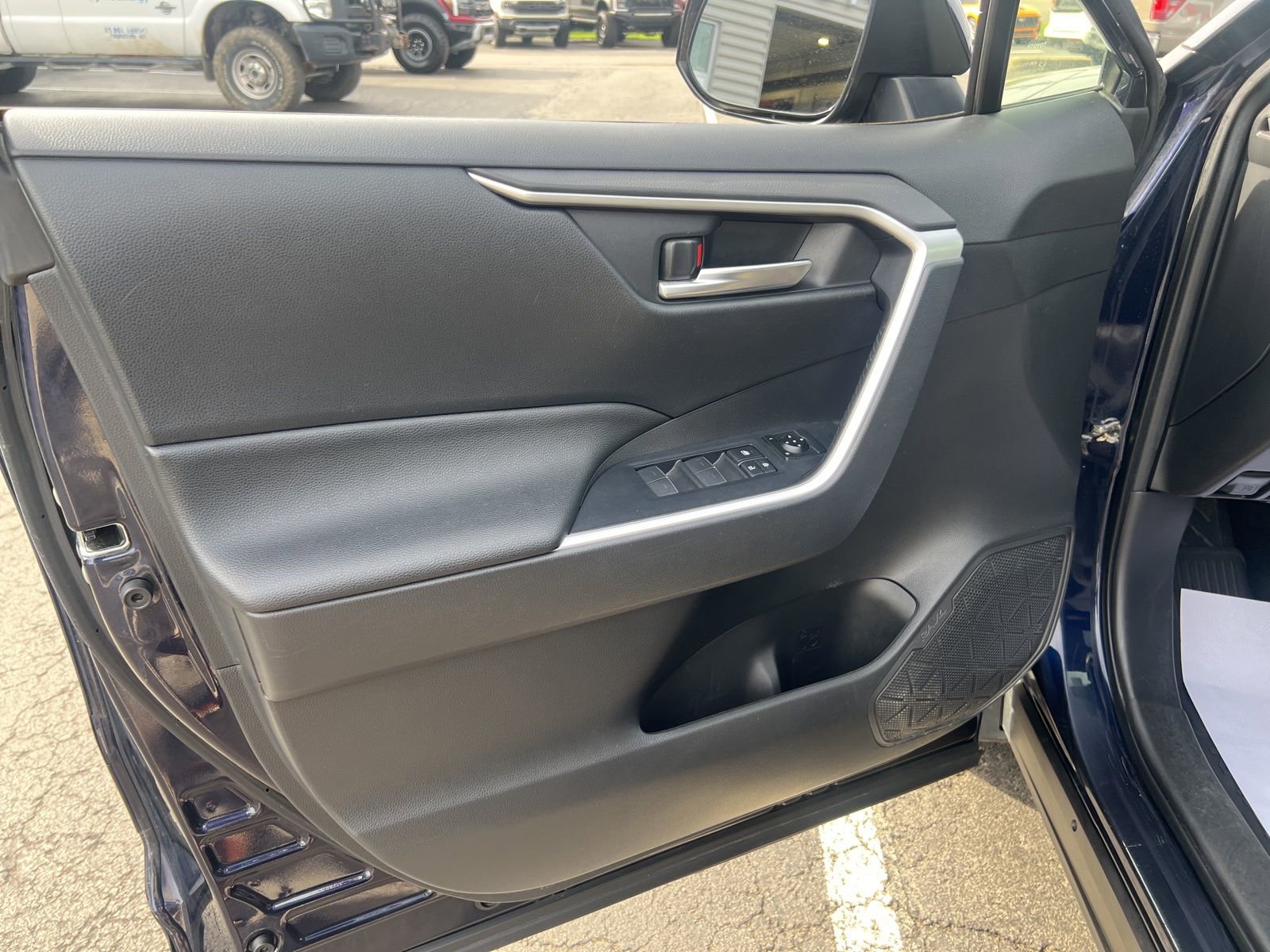 Used 2022 Toyota RAV4 XLE image 24