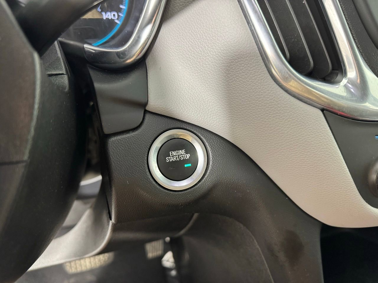 Used 2022 Chevrolet Equinox LS image 20