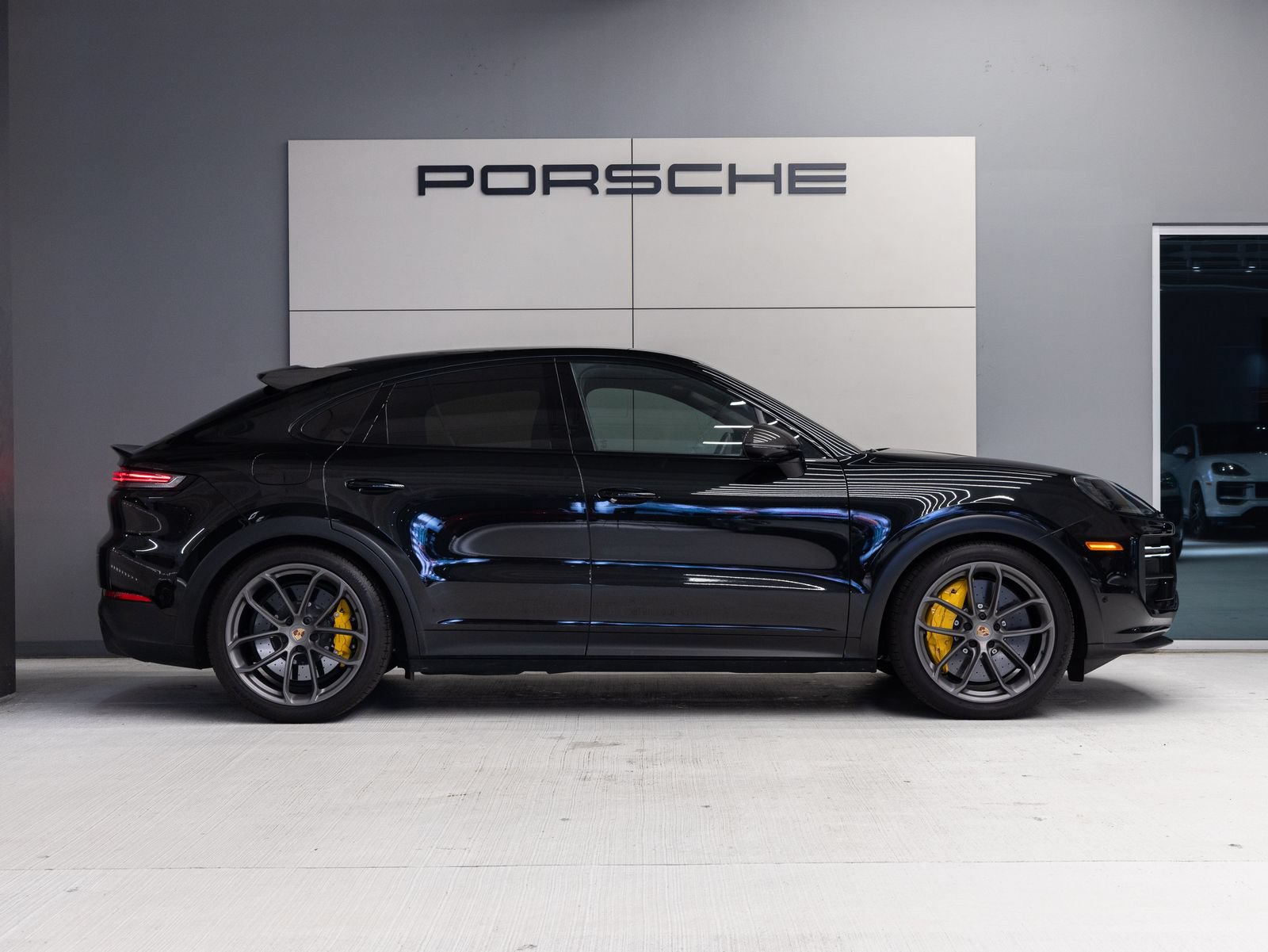 Certified 2025 Porsche Cayenne Turbo GT AWD/4WD image 8