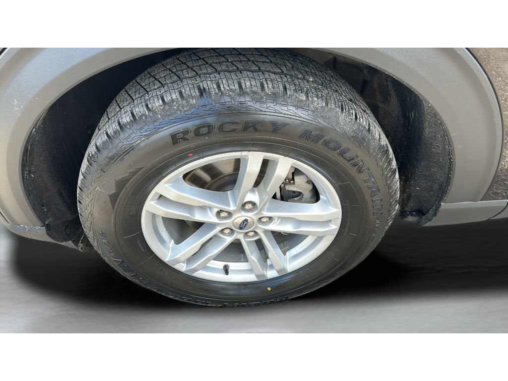 Used 2024 Ford Explorer XLT w/ Equipment Group 202A AWD/4WD image 22