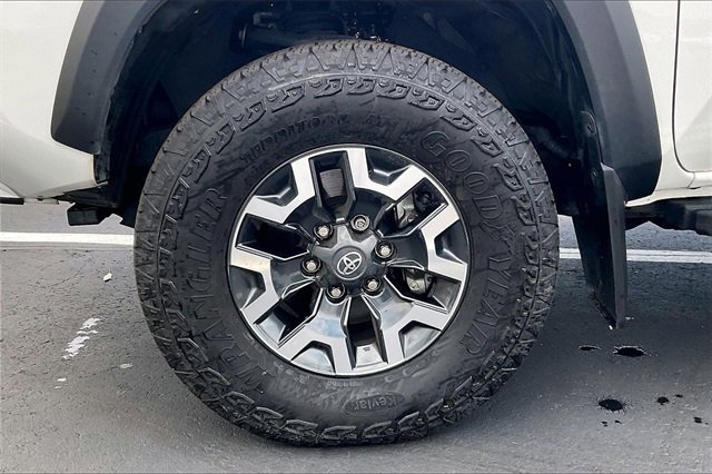 Used 2022 Toyota Tacoma TRD Off-Road image 9