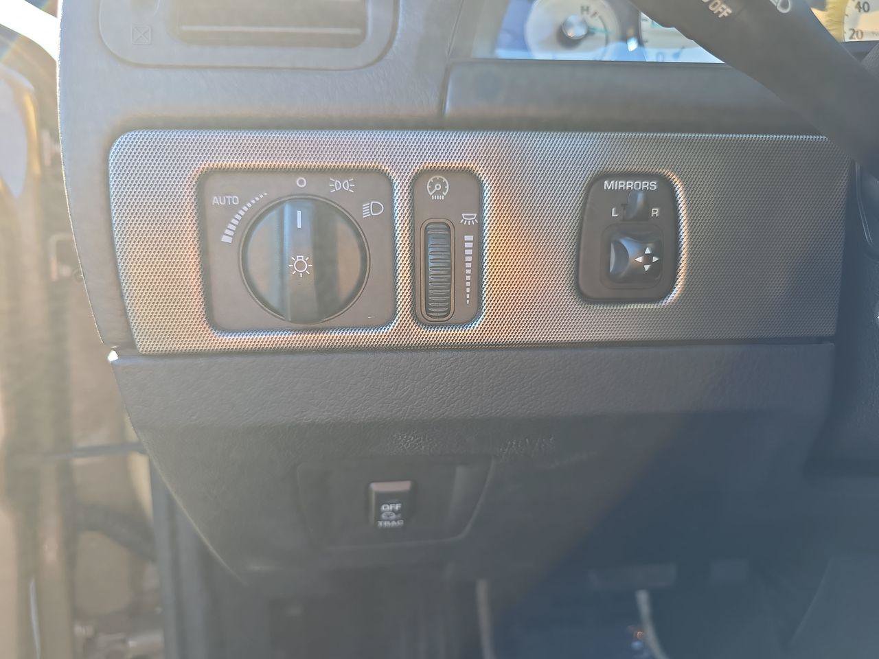 Used 2005 Ford Thunderbird RWD image 24
