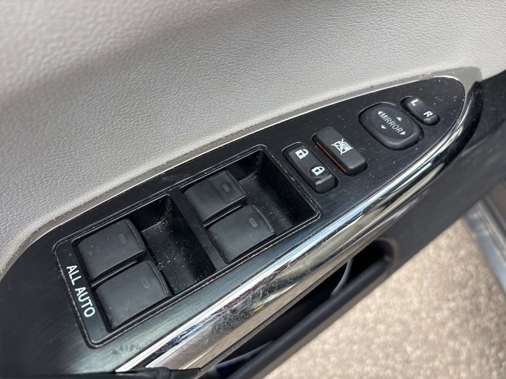 Used 2018 Toyota Avalon XLE w/ All Weather Liner Package image 16