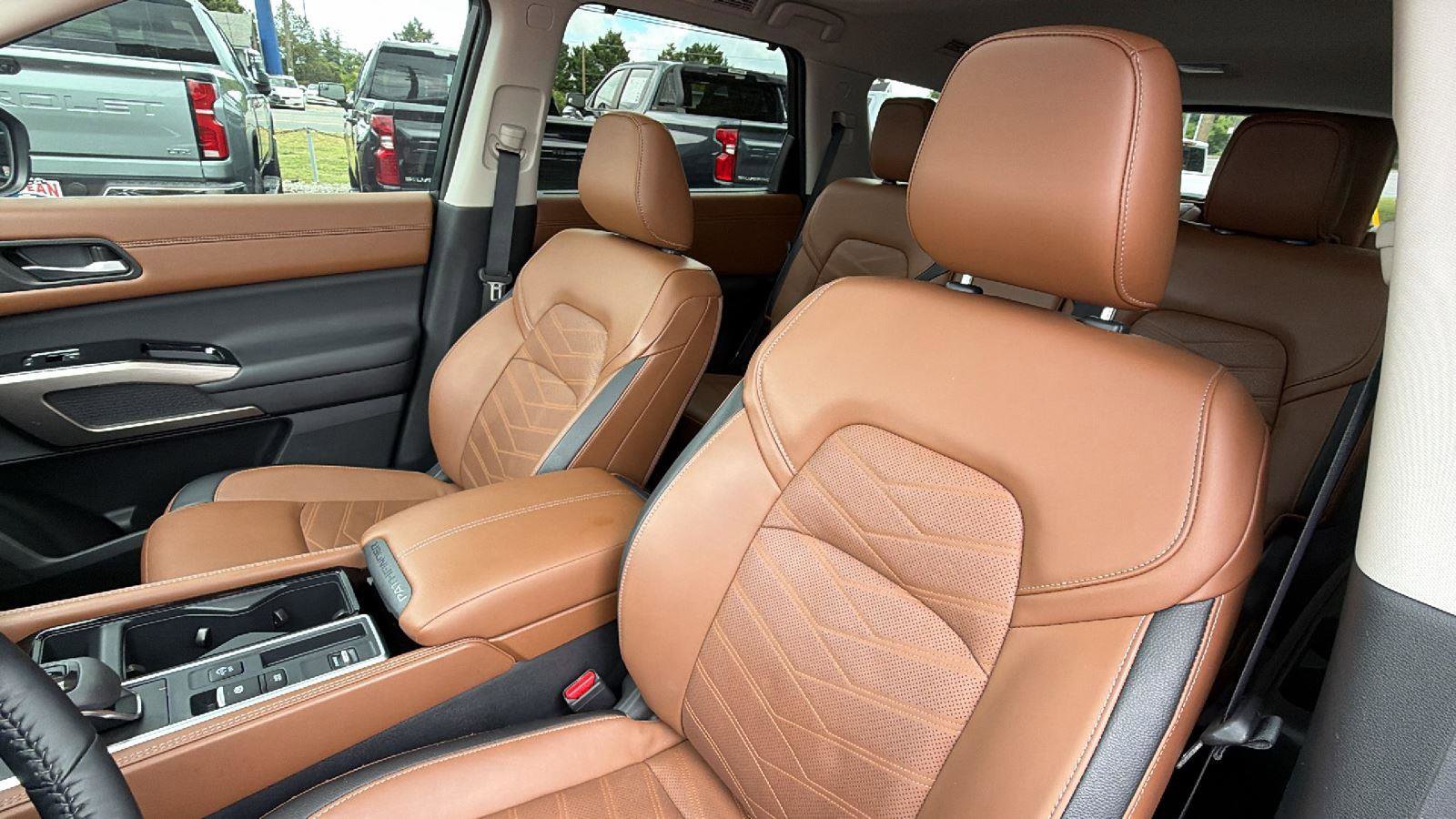 Used 2024 Nissan Pathfinder Platinum w/ Cargo Package FWD image 14