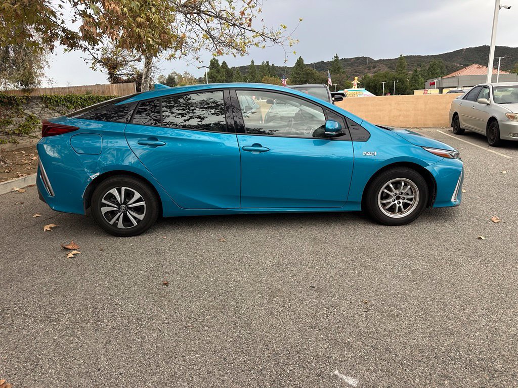 Used 2019 Toyota Prius Prime Plus w/ Carpet Mat Package FWD image 4