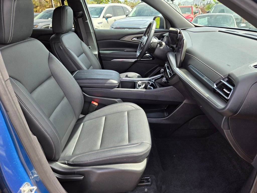 Used 2025 Chevrolet Traverse LT AWD/4WD image 20