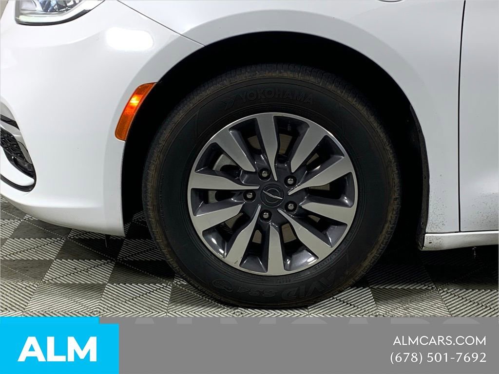 Used 2024 Chrysler Pacifica Limited FWD image 18