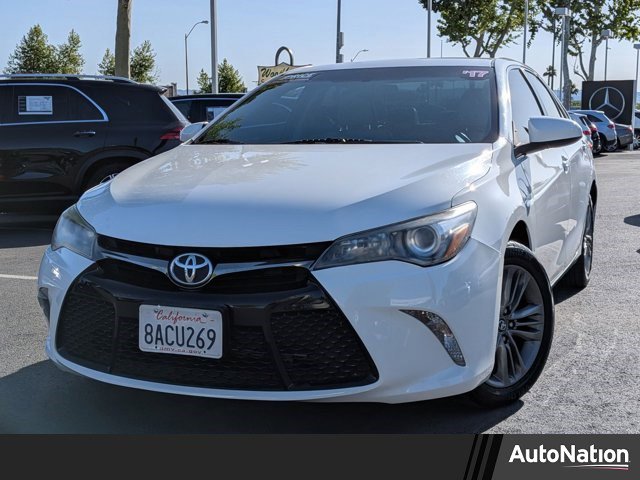 Used 2017 Toyota Camry SE image 1