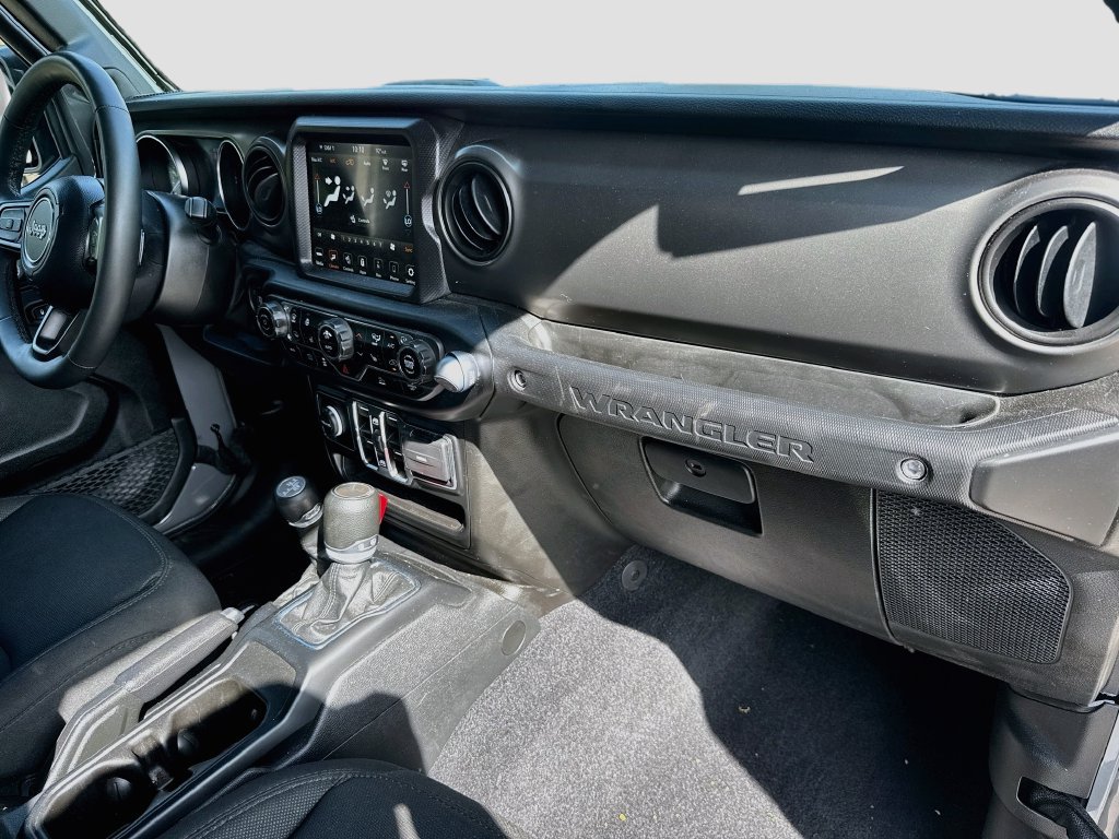 Certified 2023 Jeep Wrangler Unlimited w/ Sun & Screen Package AWD/4WD image 32