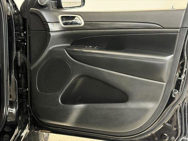 Certified 2022 Jeep Grand Cherokee Laredo X image 15