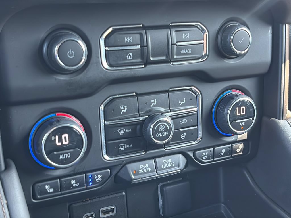 Used 2023 Chevrolet Tahoe High Country w/ Advanced Technology Package AWD/4WD image 33