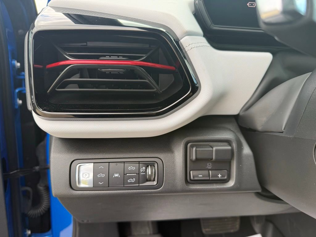 Used 2025 Chevrolet Silverado EV RST image 39