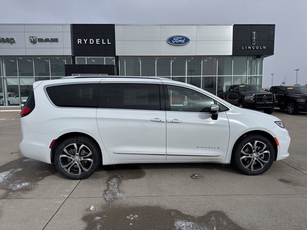 New 2026 Chrysler Pacifica Pinnacle AWD/4WD image 2