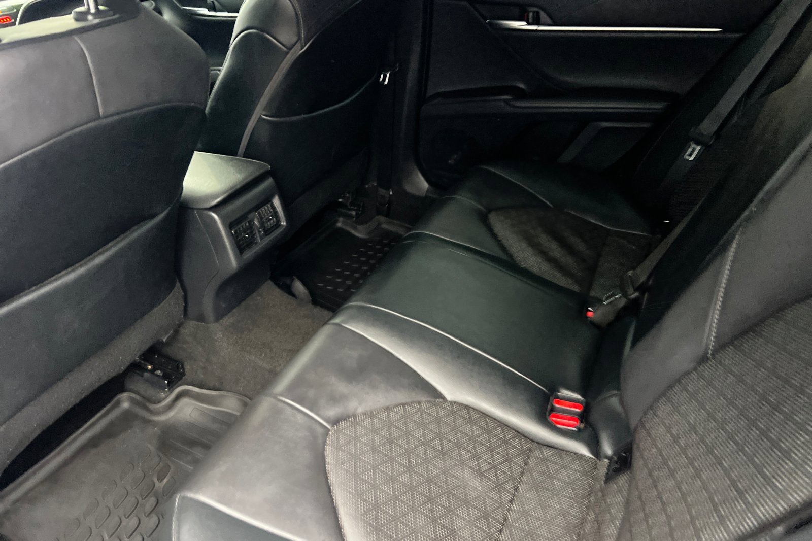 Used 2021 Toyota Camry XSE w/ Navigation Upgrade Package image 9