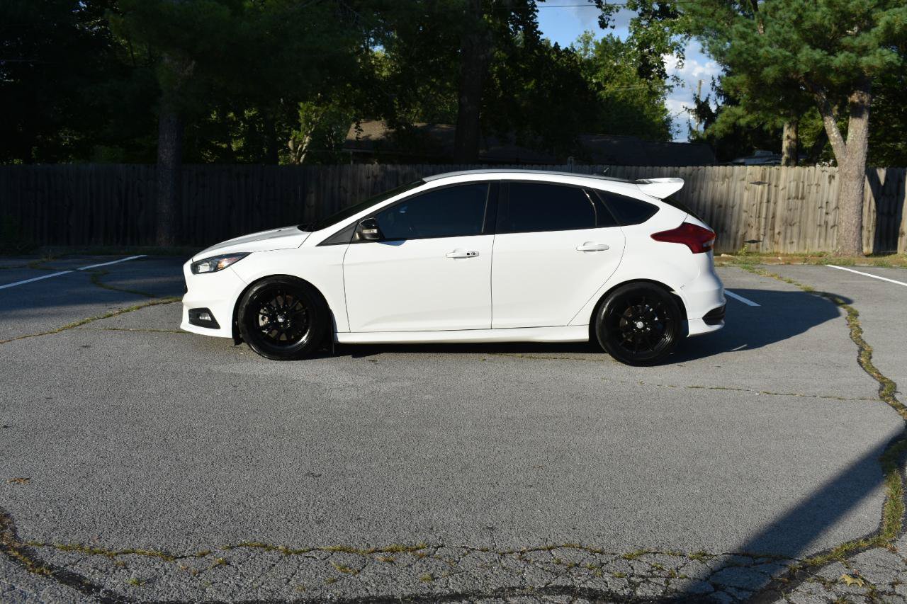 Used 2016 Ford Focus ST FWD image 3