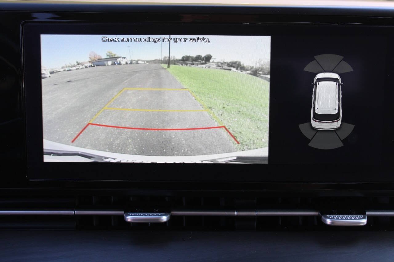 Used 2022 Kia Carnival EX FWD image 12