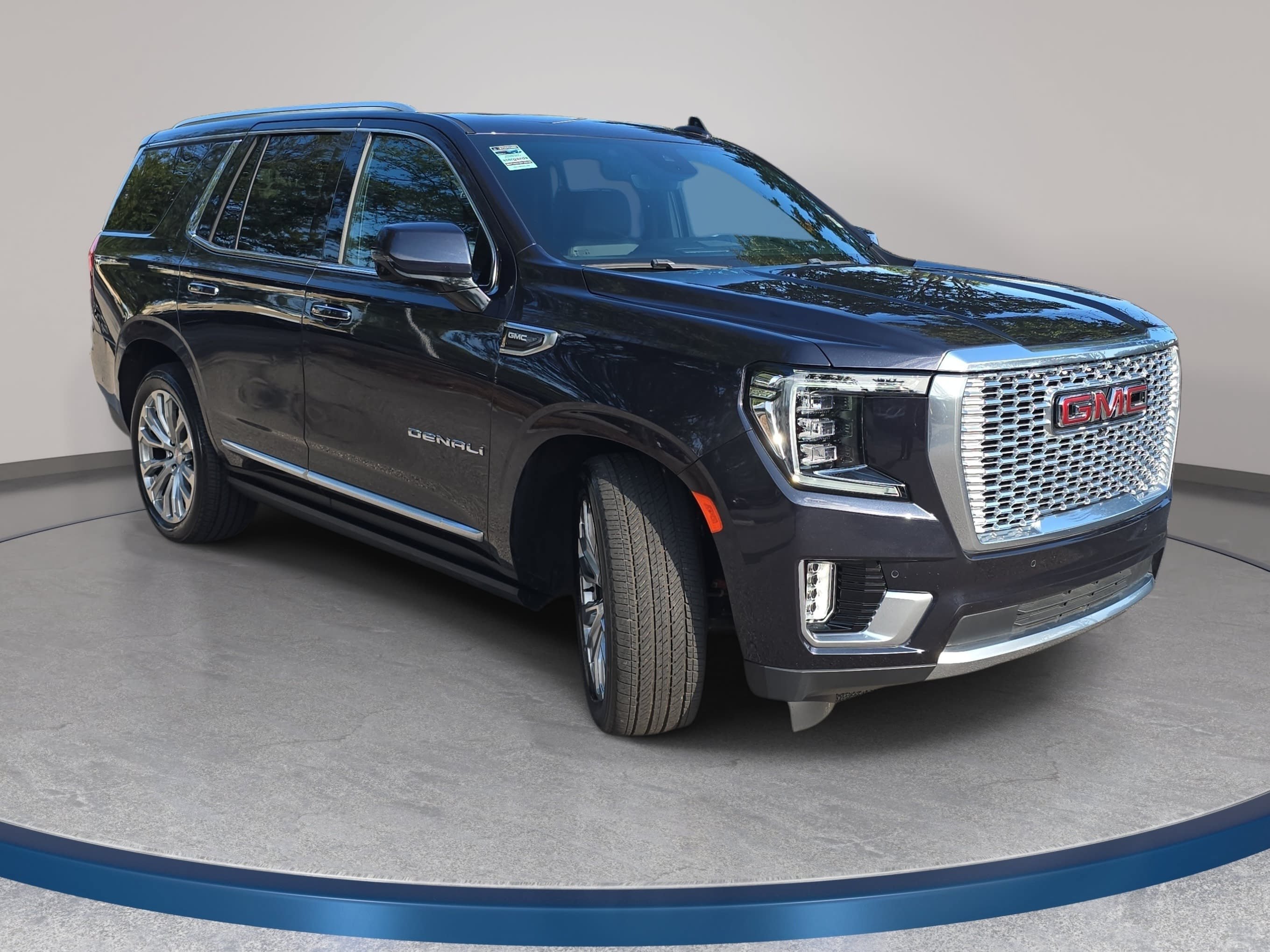 Used 2024 GMC Yukon Denali w/ Advanced Technology Package AWD/4WD image 3