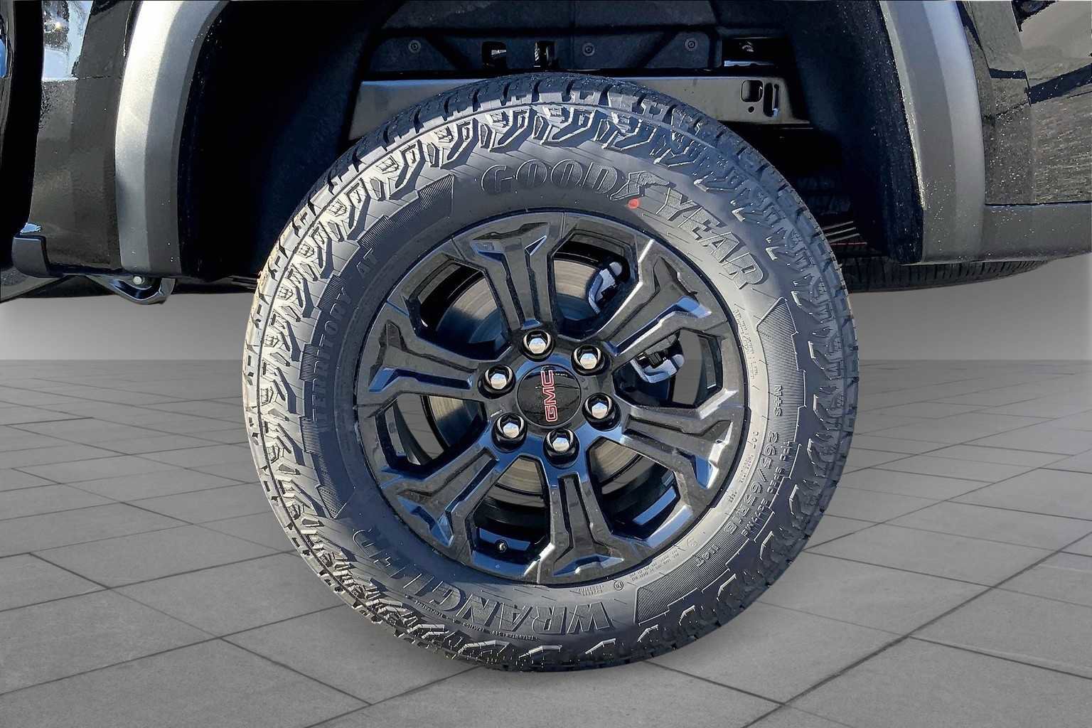 Used 2025 GMC Canyon Elevation w/ Convenience Package image 11