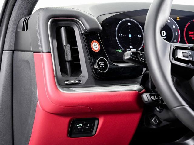 Certified 2025 Porsche Cayenne image 11