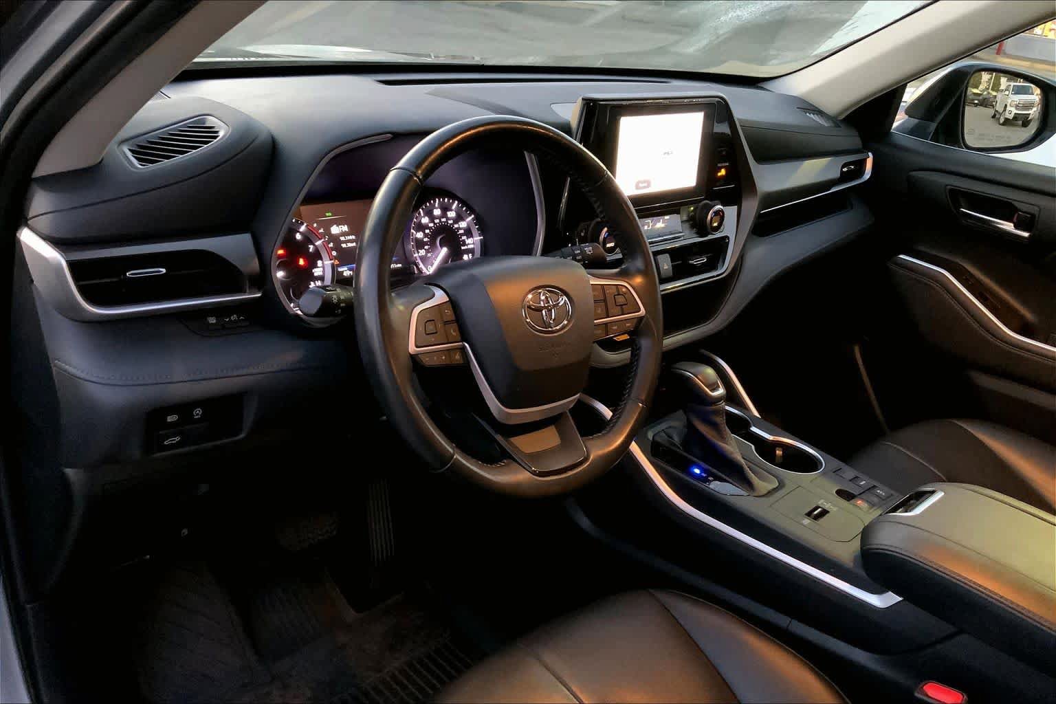 Used 2023 Toyota Highlander XLE image 17