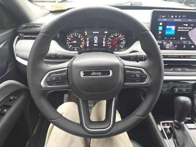Certified 2024 Jeep Compass Latitude w/ Sun and Sound Group AWD/4WD image 17