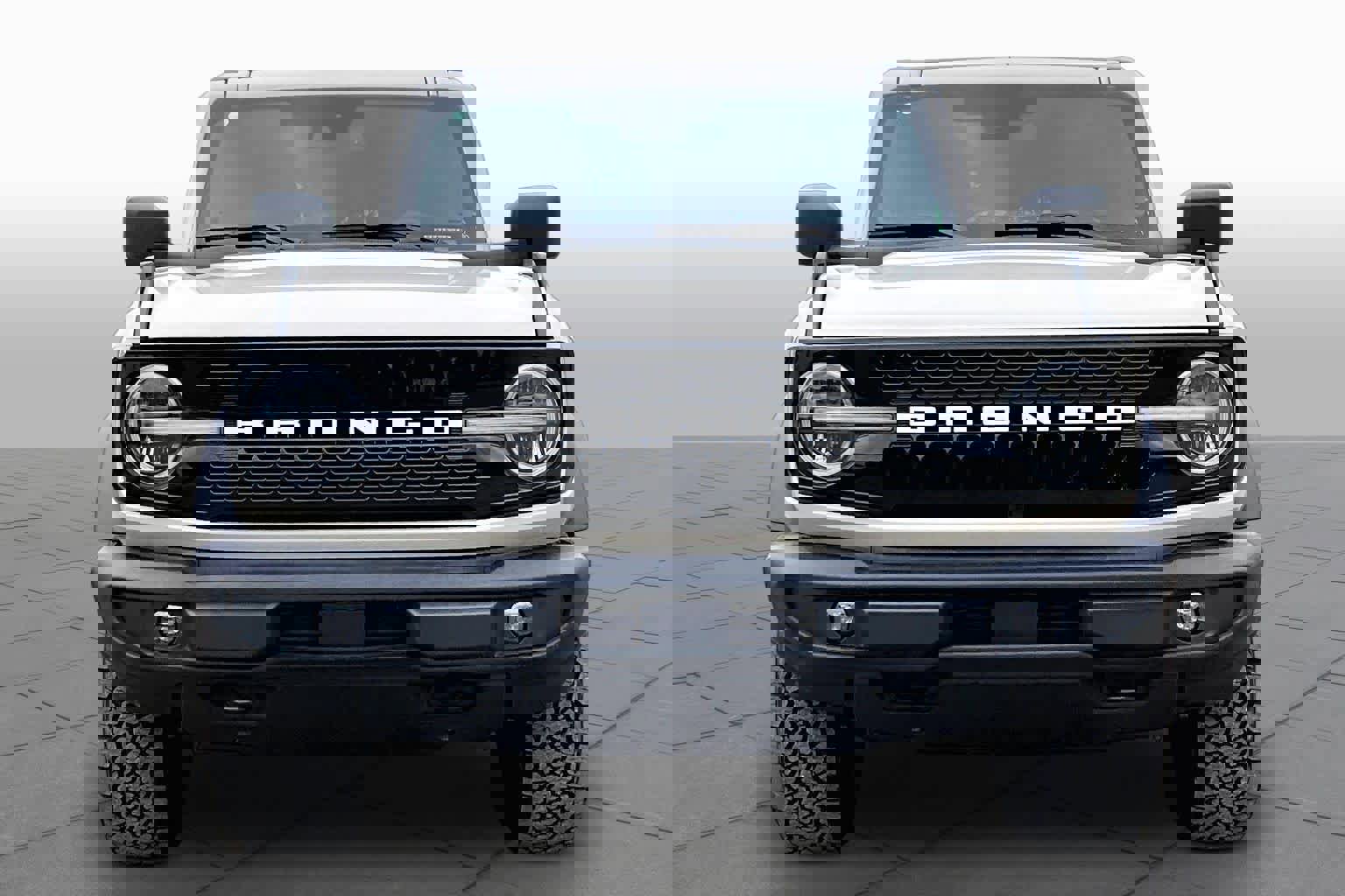 Certified 2025 Ford Bronco Outer Banks w/ Black Appearance Package image 4