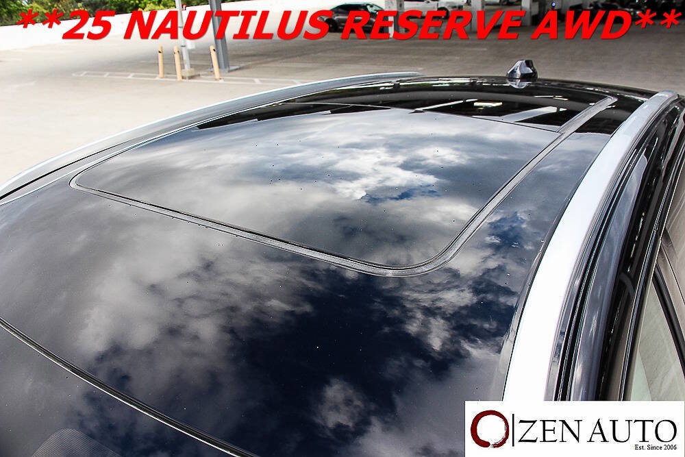 Used 2025 Lincoln Nautilus Reserve image 11