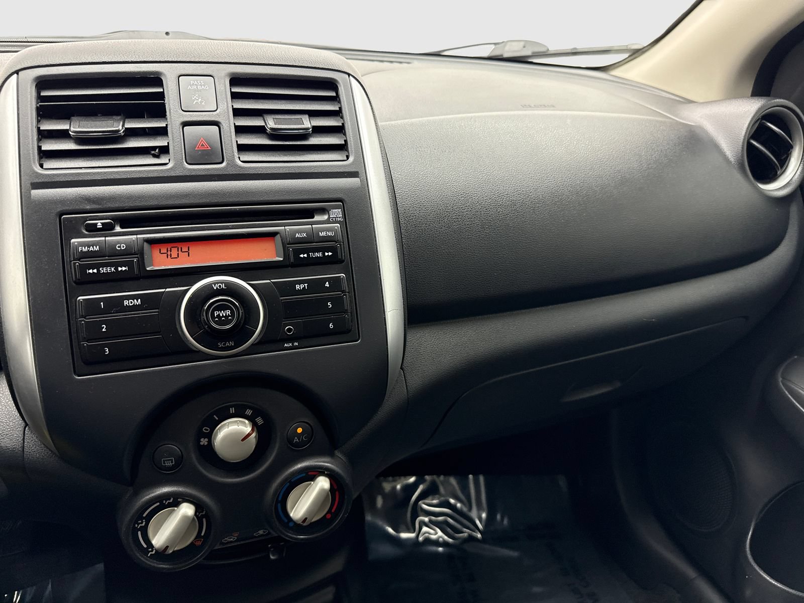 Used 2014 Nissan Versa SV FWD image 24