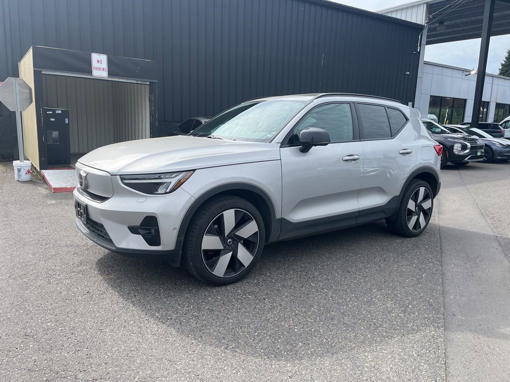 Used 2023 Volvo XC40 Recharge Ultimate image 3