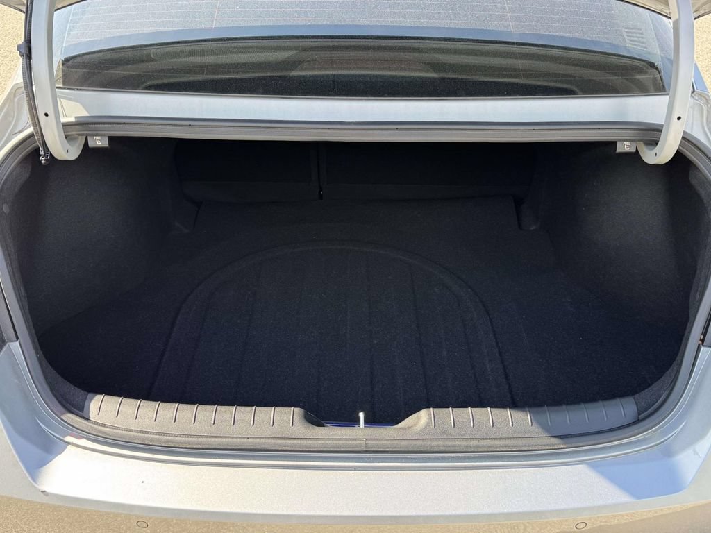 Used 2023 Hyundai Elantra Limited FWD image 17
