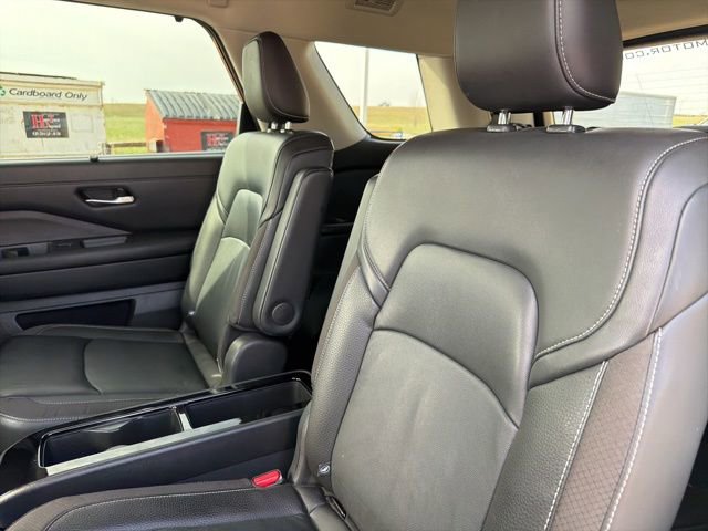Used 2024 Nissan Pathfinder SL w/ SL Premium Package image 13
