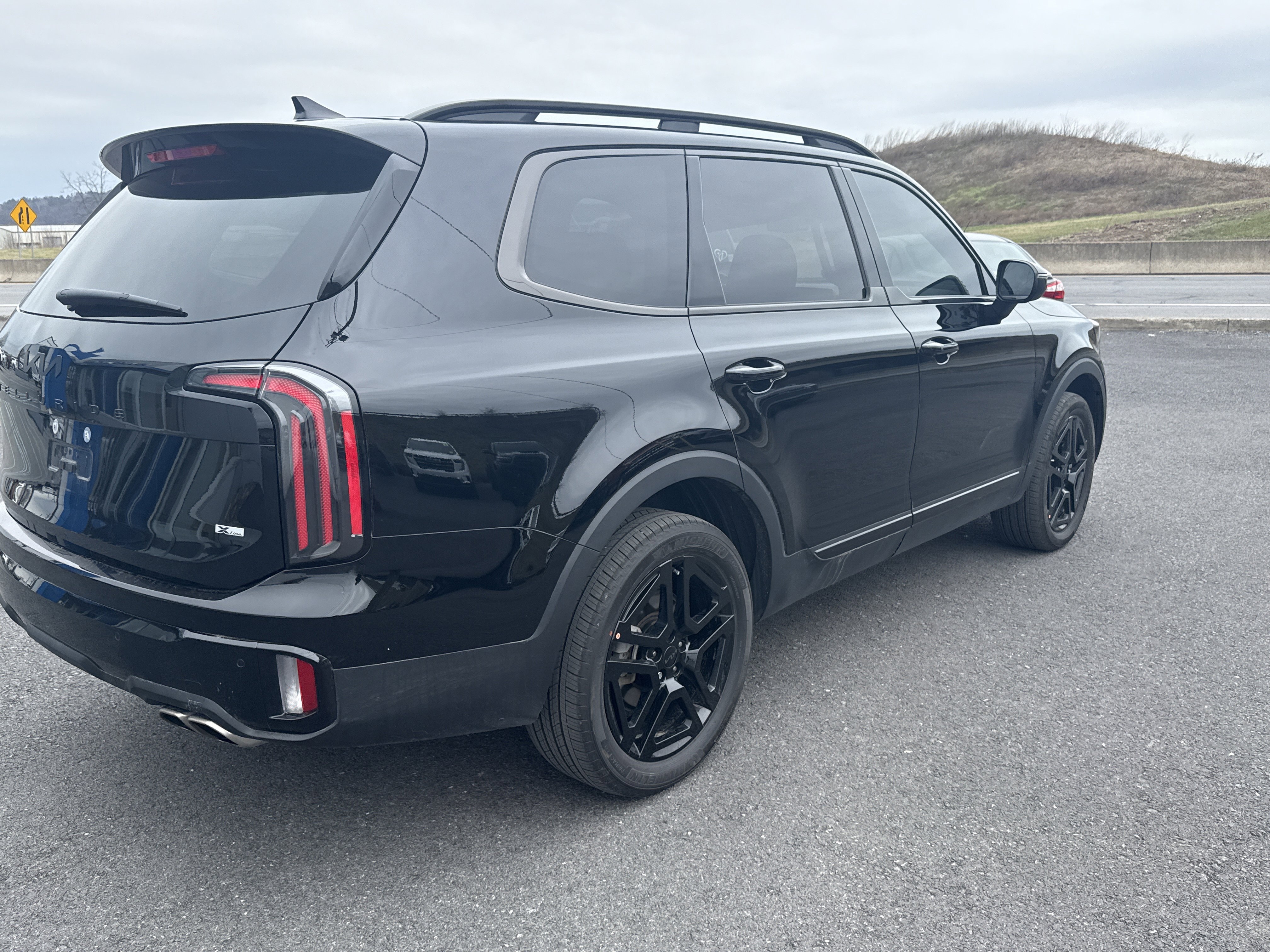 Used 2025 Kia Telluride EX X-Line image 3