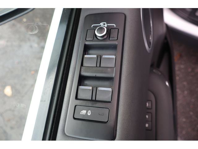 Used 2017 Land Rover Discovery HSE AWD/4WD image 9