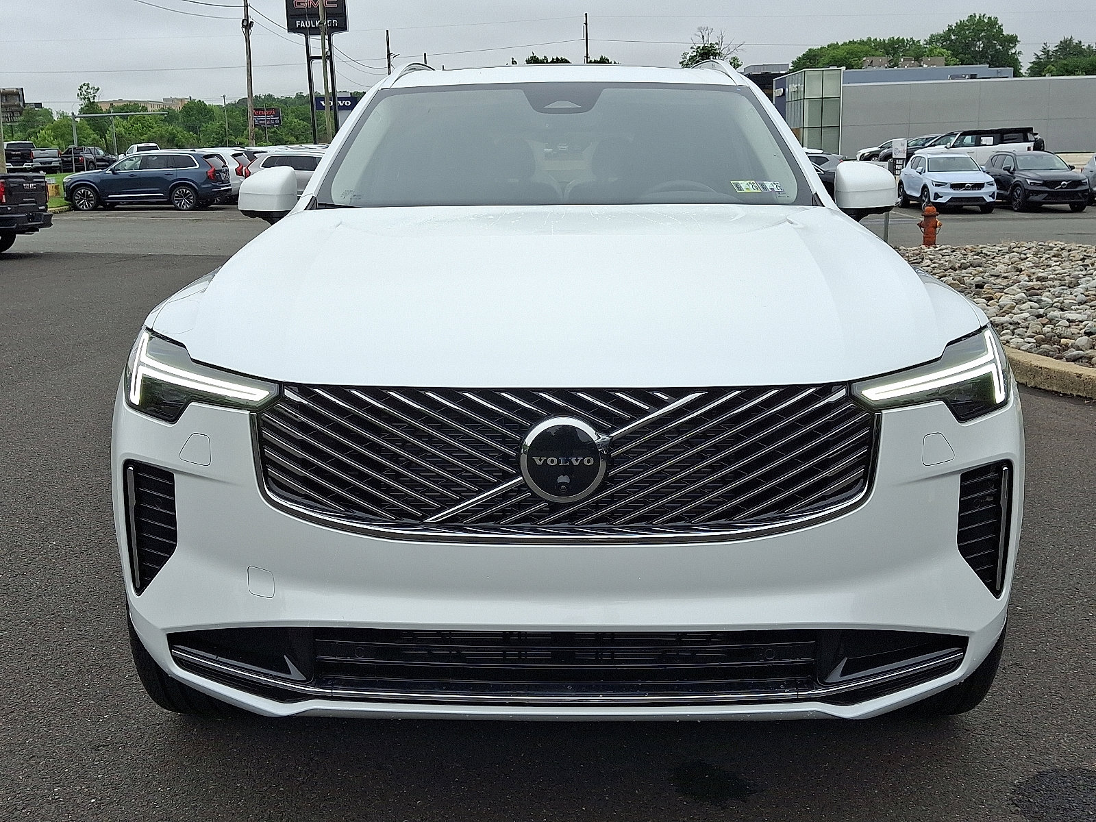 New 2026 Volvo XC90 B6 Plus image 2