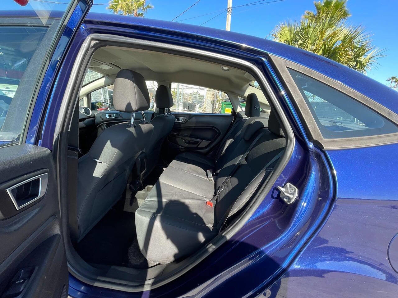 Used 2016 Ford Fiesta SE image 9