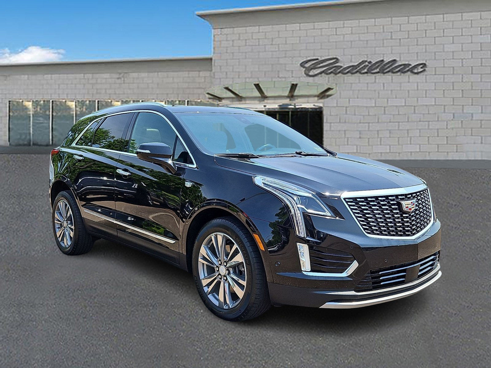 Used 2022 Cadillac XT5 Premium Luxury w/ Technology Package AWD/4WD image 3
