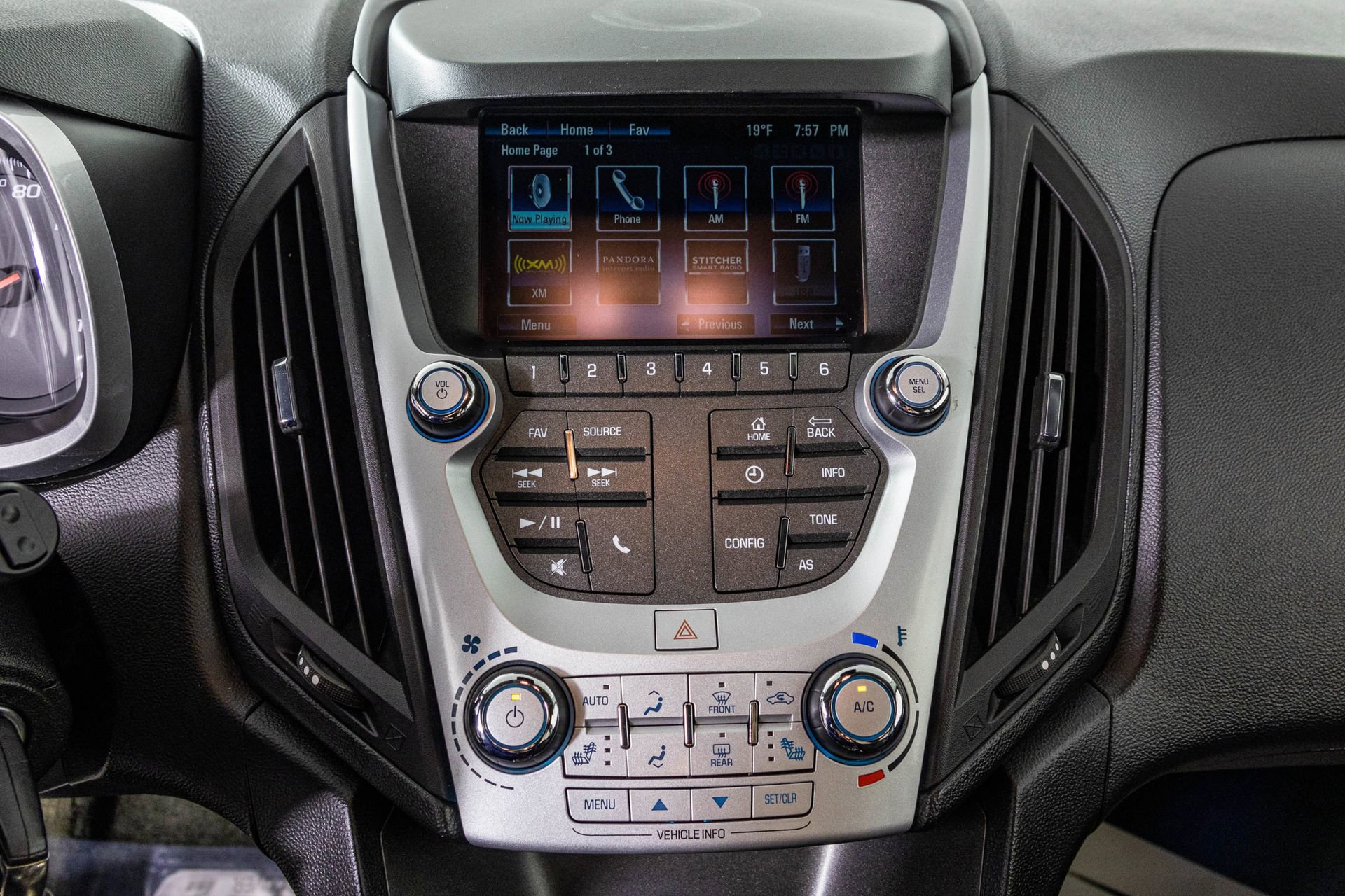 Used 2017 Chevrolet Equinox LT w/ Convenience Package image 27