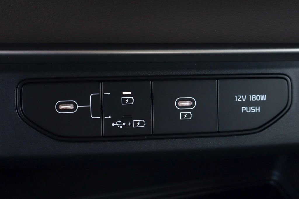 Used 2025 Kia Carnival image 37