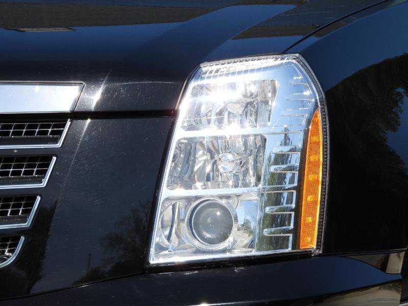 Used 2013 Cadillac Escalade Luxury image 4