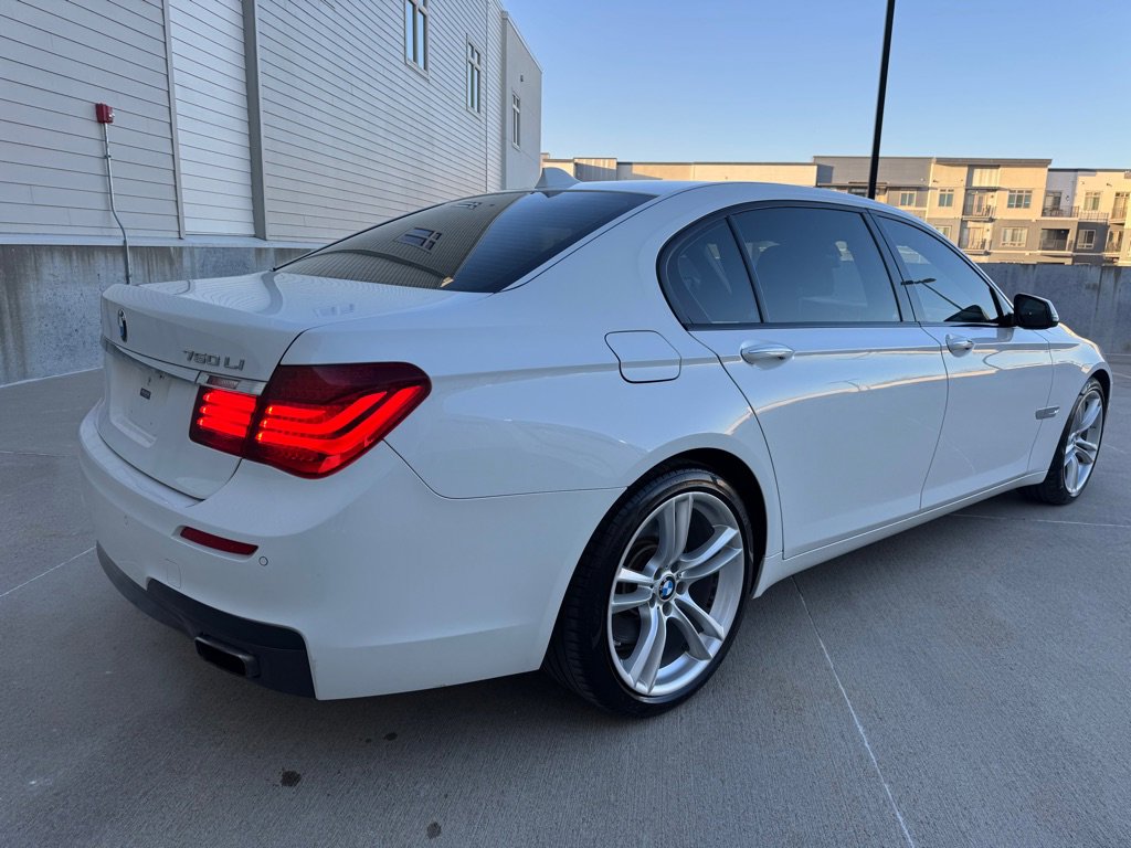 Used 2015 BMW 750Li xDrive image 3