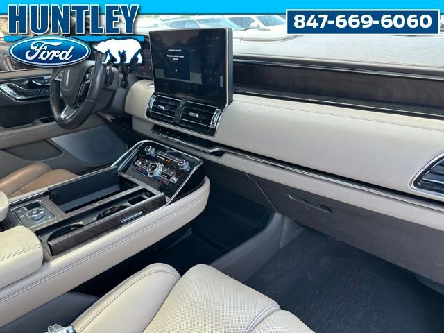 Used 2022 Lincoln Navigator Reserve image 11