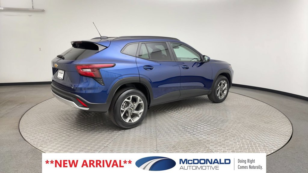 Used 2024 Chevrolet Trax LT w/ Driver Confidence Package FWD image 2