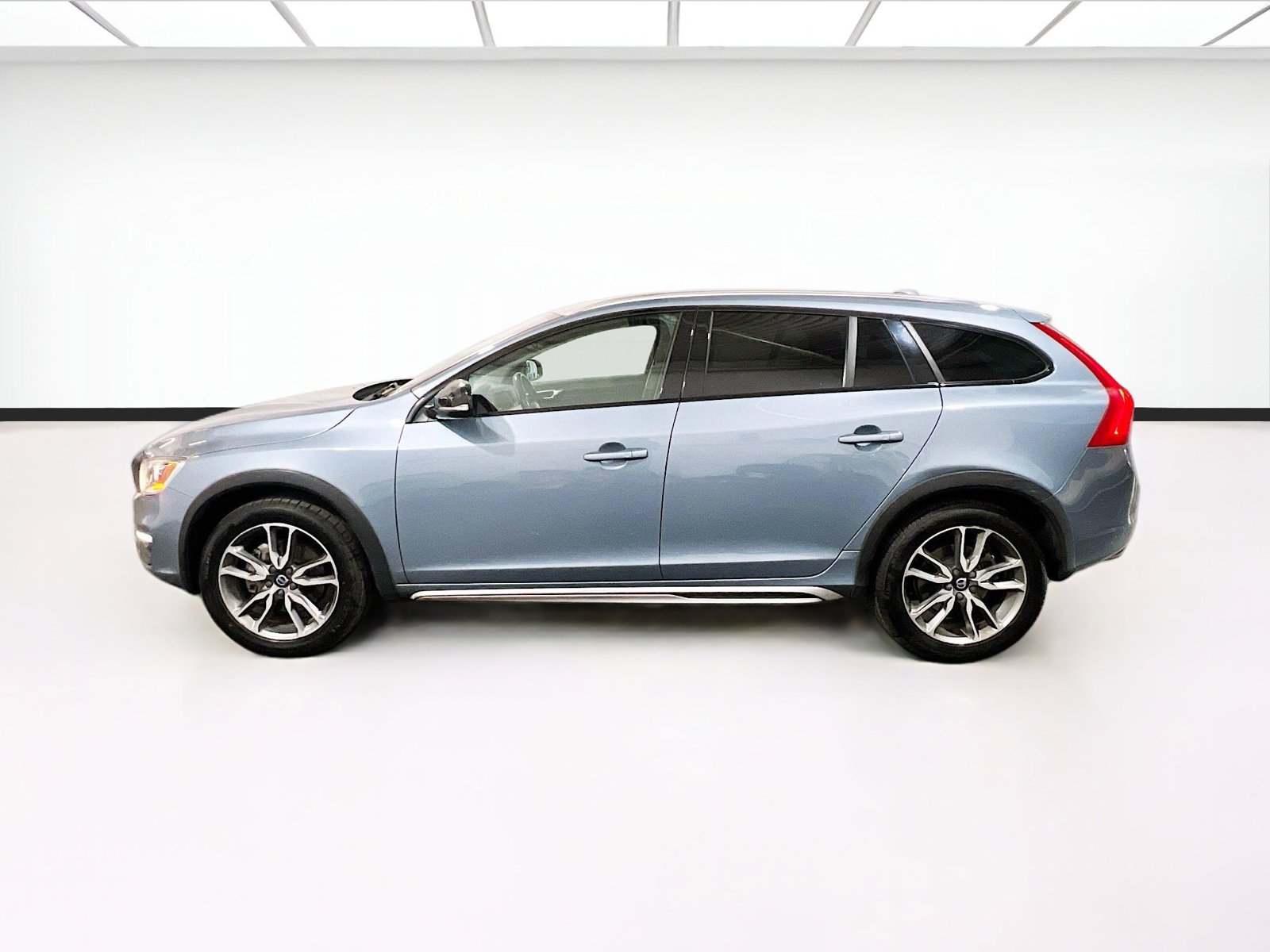 Used 2018 Volvo V60 T5 Cross Country w/ Convenience Package AWD/4WD image 23