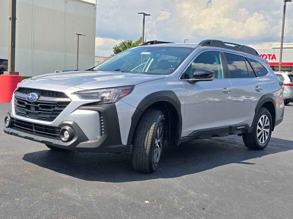 Used 2023 Subaru Outback Premium AWD/4WD image 4