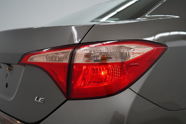 Used 2018 Toyota Corolla LE FWD image 47