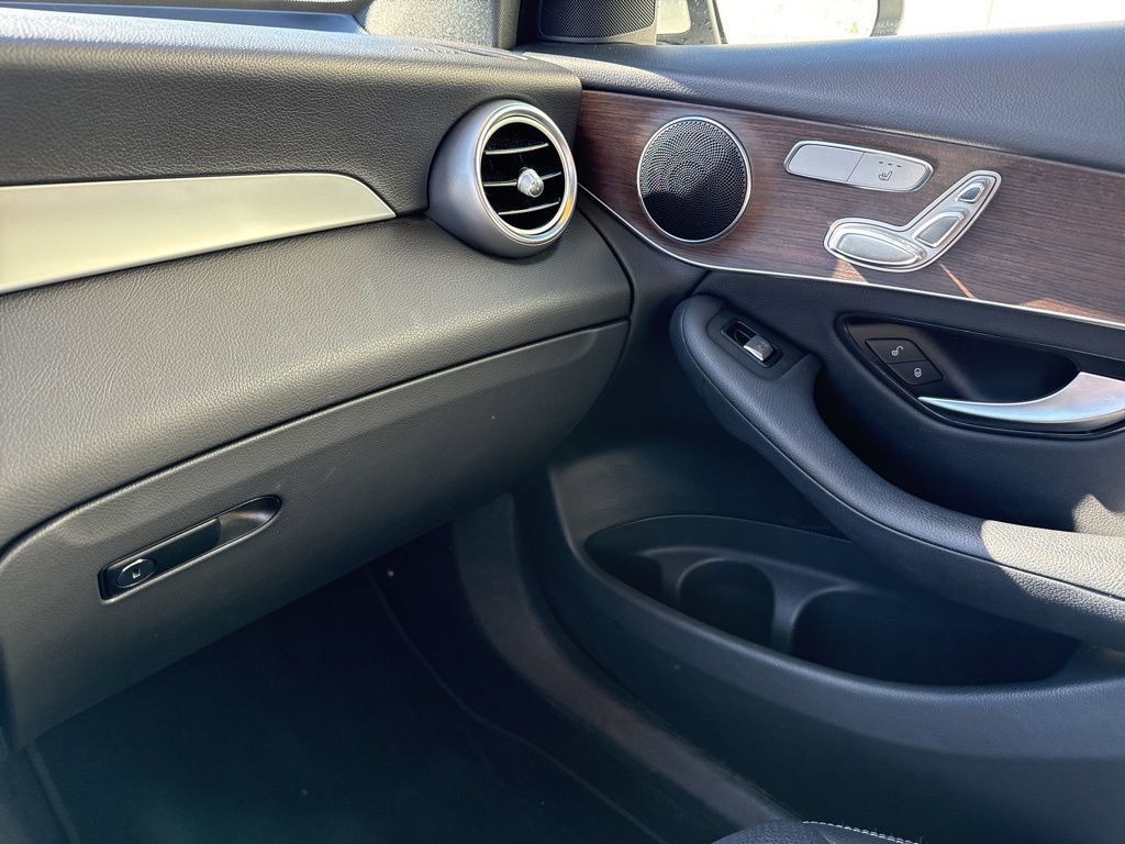 Used 2022 Mercedes-Benz GLC 300 4MATIC w/ Multimedia Package Lite image 27