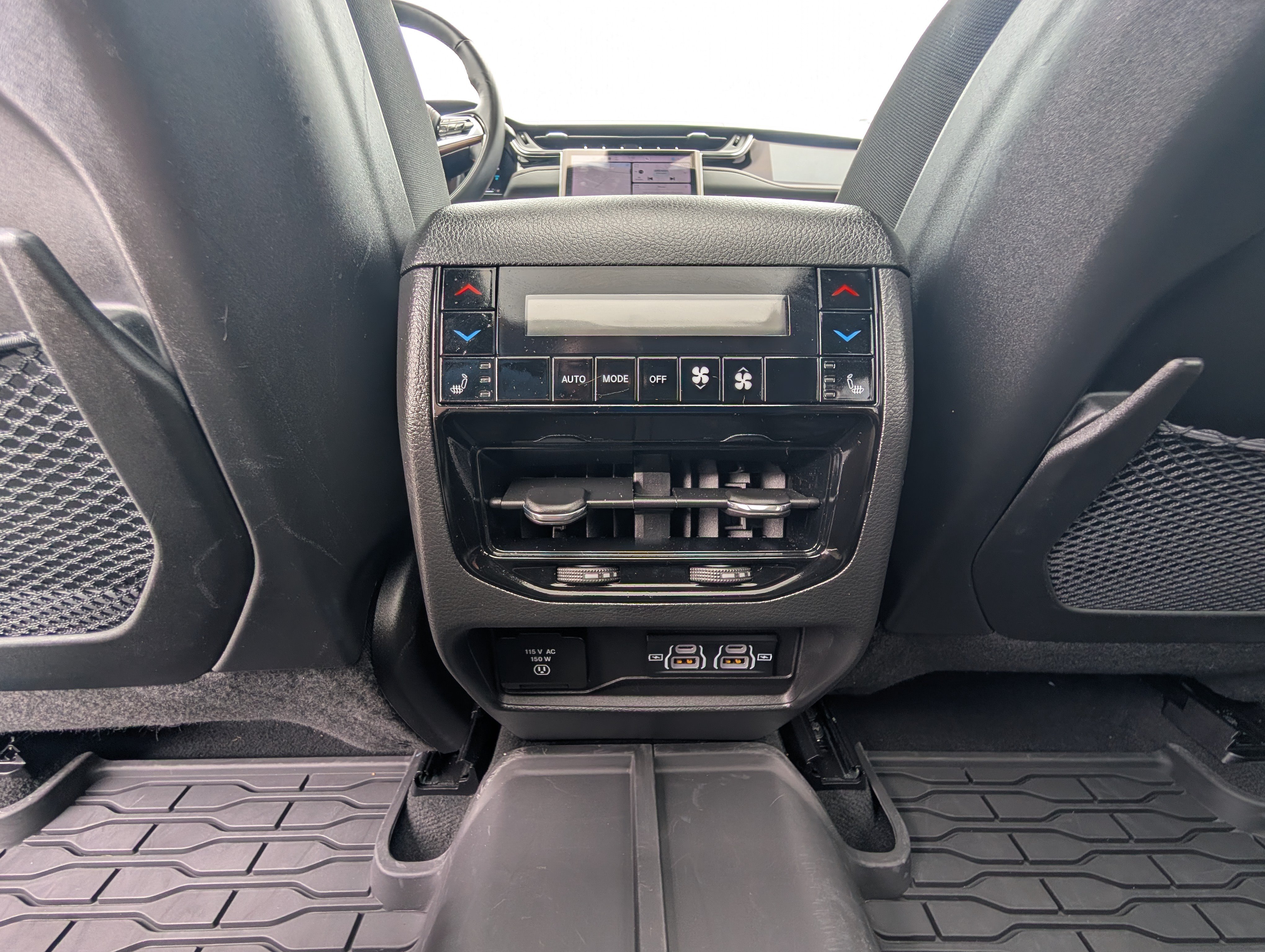 Used 2023 Jeep Grand Cherokee Summit w/ Advanced Protech Group IV AWD/4WD image 16