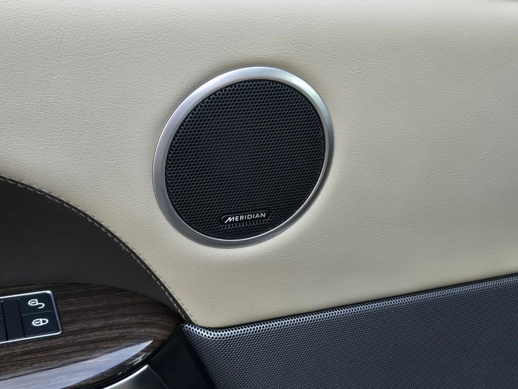 Used 2020 Land Rover Range Rover Sport HSE image 12