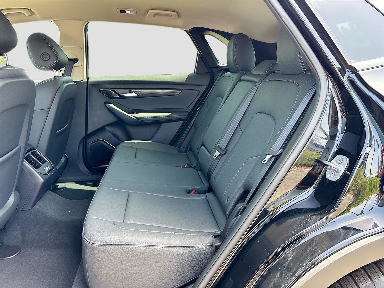 New 2025 VinFast VF 8 Eco AWD/4WD image 23